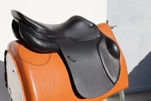 Gebrauchter Spirig Springsattel in Schwarz, Seitenansicht (OCC-024)