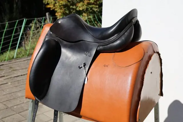 Gebrauchter Spirig Dressursattel in Schwarz, Seitenansicht (OCC-029)