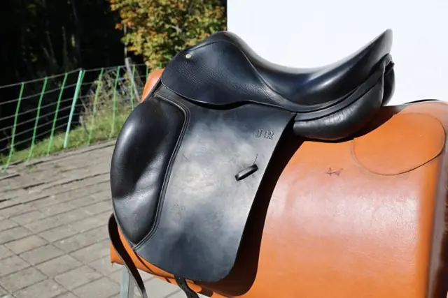 Gebrauchter Spirig Dressursattel in Schwarz, Seitenansicht (OCC-031)