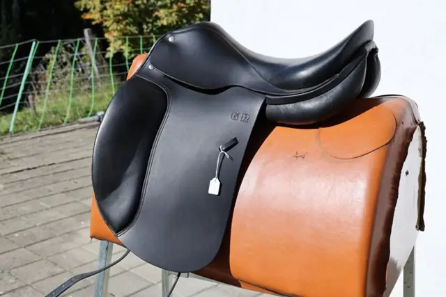 Gebrauchter Spirig Dressursattel in Schwarz, Seitenansicht (OCC-035)