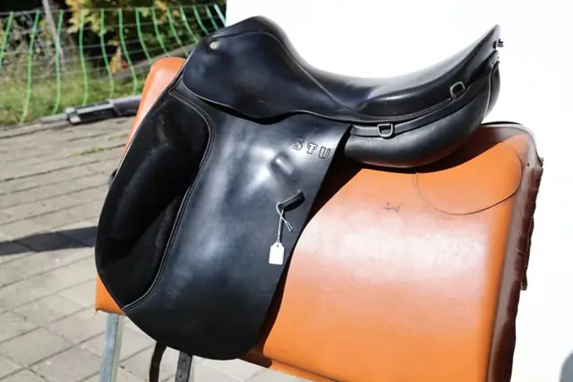 Gebrauchter Spirig Dressursattel in Schwarz, Seitenansicht (OCC-038)