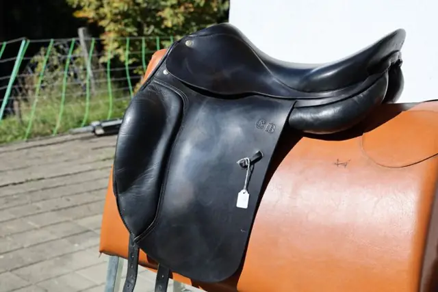 Gebrauchter Spirig Dressursattel in Schwarz, Seitenansicht (OCC-040)
