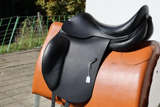 Gebrauchter Spirig Dressursattel in Schwarz, Seitenansicht (OCC-042)