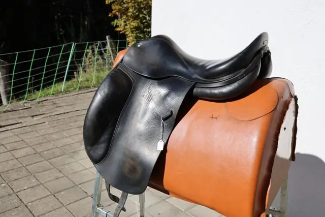 Gebrauchter Spirig Dressursattel in Schwarz, Seitenansicht (OCC-045)