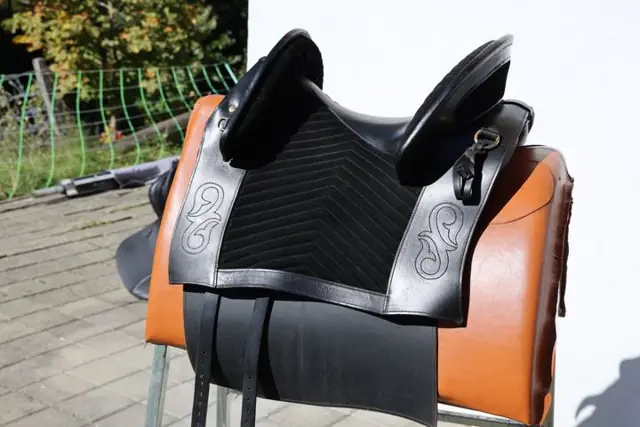Gebrauchter Spirig Spanischer Sattel in Schwarz, Seitenansicht (OCC-046)