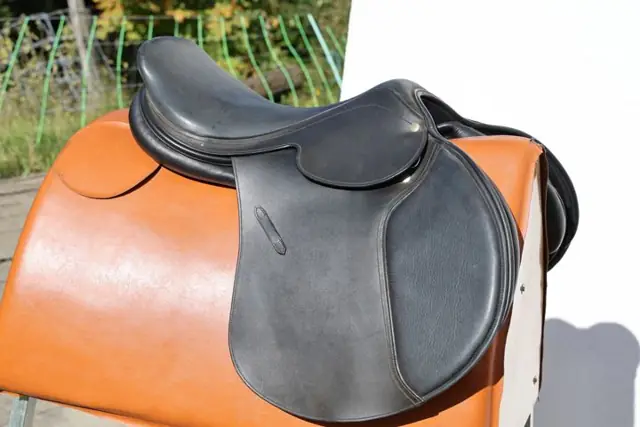Gebrauchter Spirig Springsattel 17,5 Zoll in Schwarz, Seitenansicht (OCC-023)